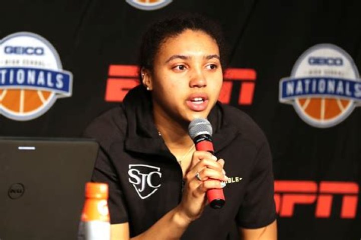 Top-Ranked Basketball Recruit Azzi Fudd Declares Major
